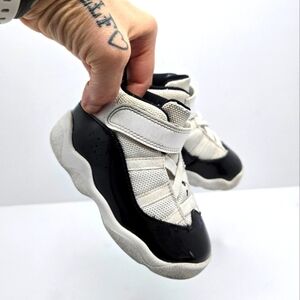 Jordan | Retro 11 'Concord' black white sporty streetwear sneakers | BABY 7